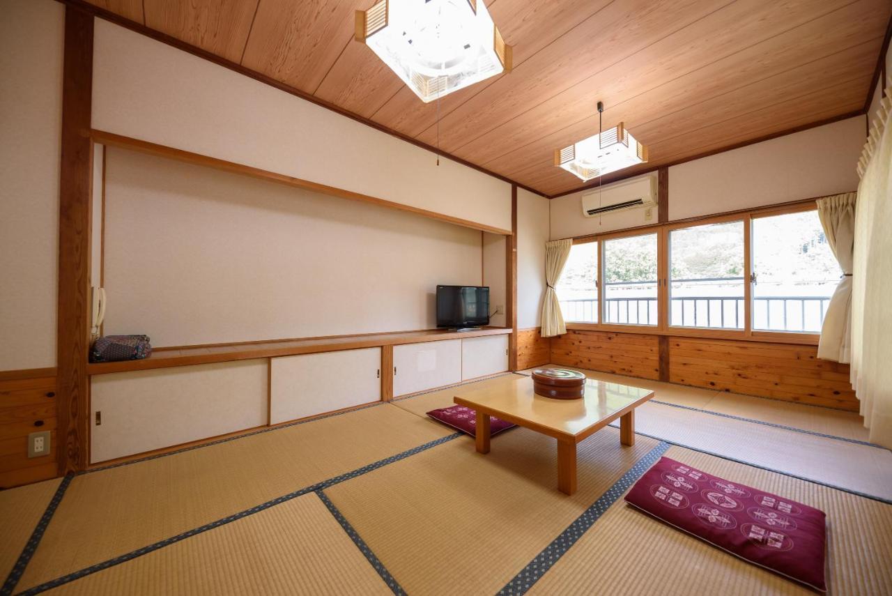 Minshuku Tsutaya Hotel Yufu Exterior foto